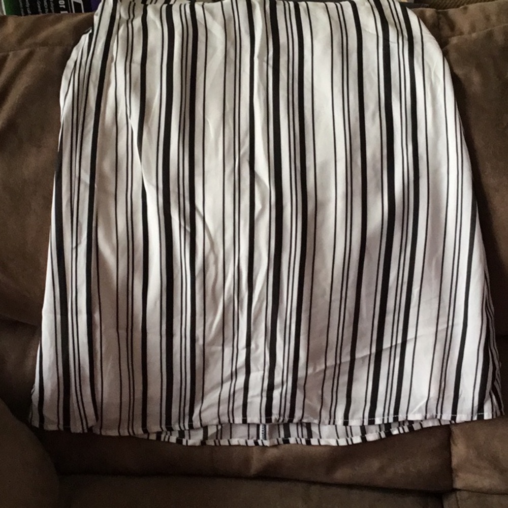 Brand New F21 White/Black strip skirt